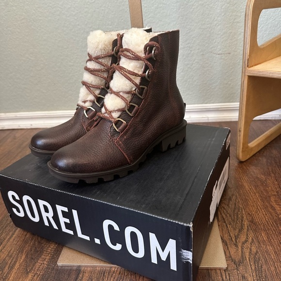 SOREL | Phoenix Short Lace Cozy Boot - Picture 8 of 12